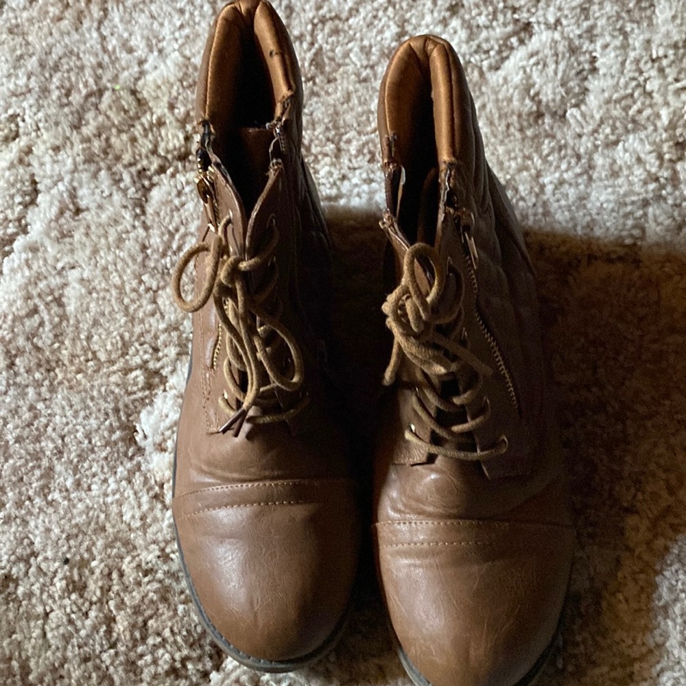 Zipper bootie